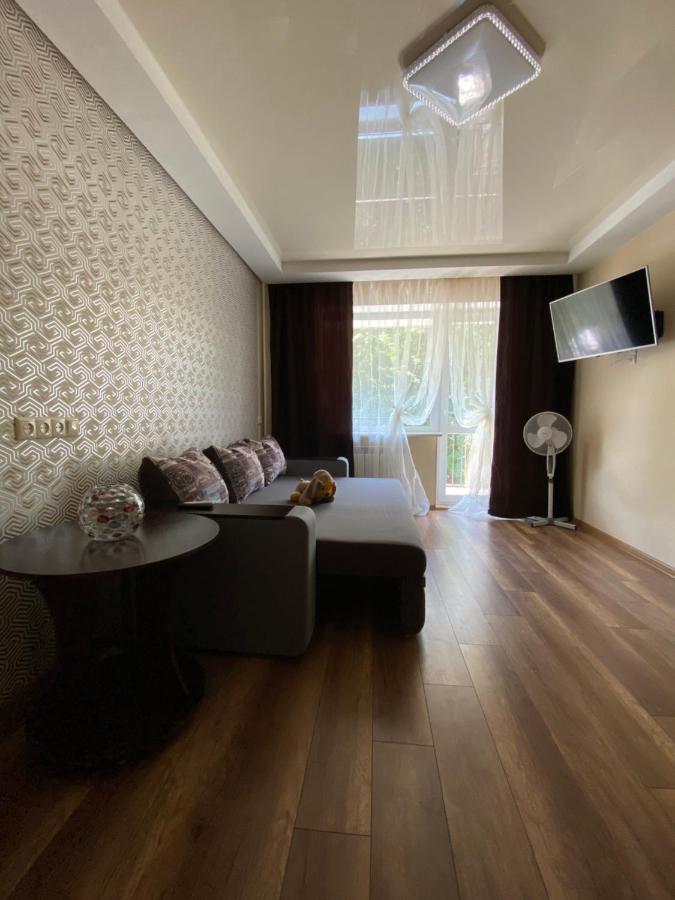 Apartment 30 M2 On Sergei Esenin 11 Harkiv Exterior foto