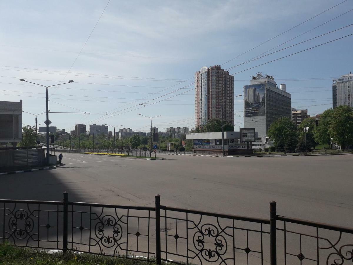 Apartment 30 M2 On Sergei Esenin 11 Harkiv Exterior foto