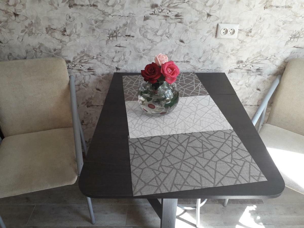 Apartment 30 M2 On Sergei Esenin 11 Harkiv Exterior foto